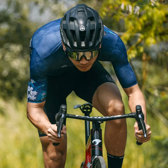 La guida completa alle maglie da ciclismo personalizzate per i ciclisti Gravel più appassionati