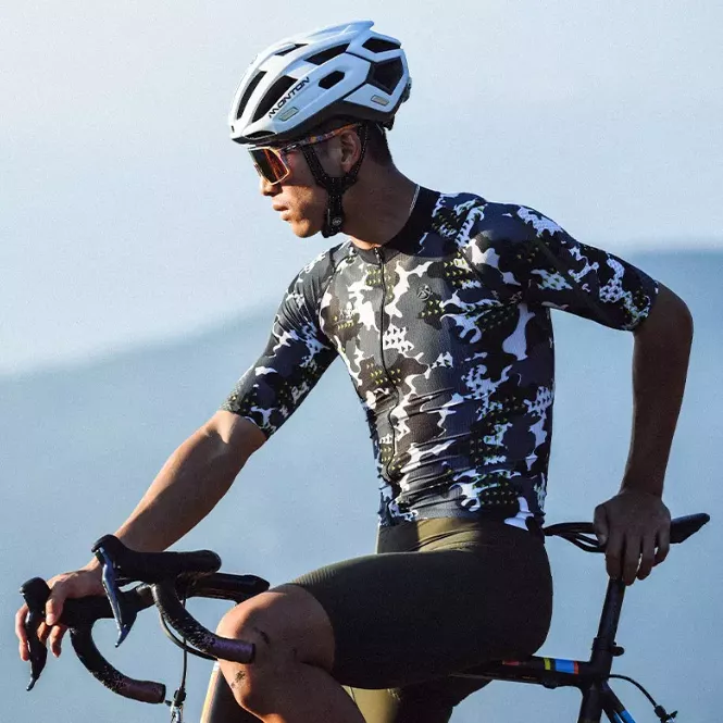 Maglie da ciclismo comode alla moda maschile