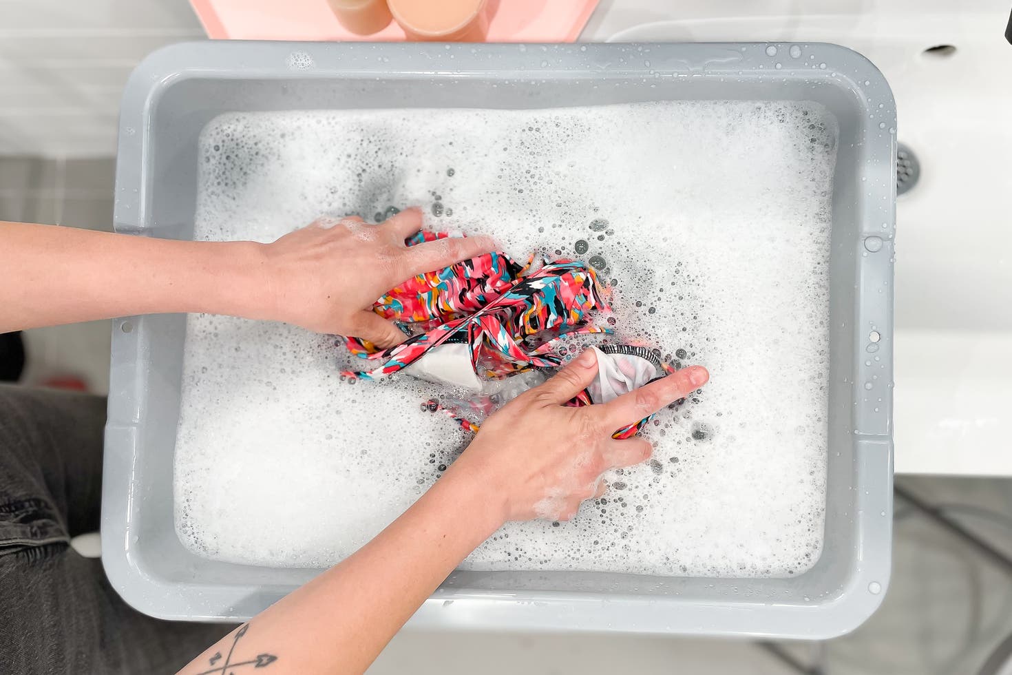 Come lavare i costumi da bagno a mano?